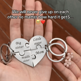 🔥Limited Time Offer🎁Mom & Sisters Heart Puzzle Keychain Set, Matching Family Gift for Mom & Daughters (2 Styles)